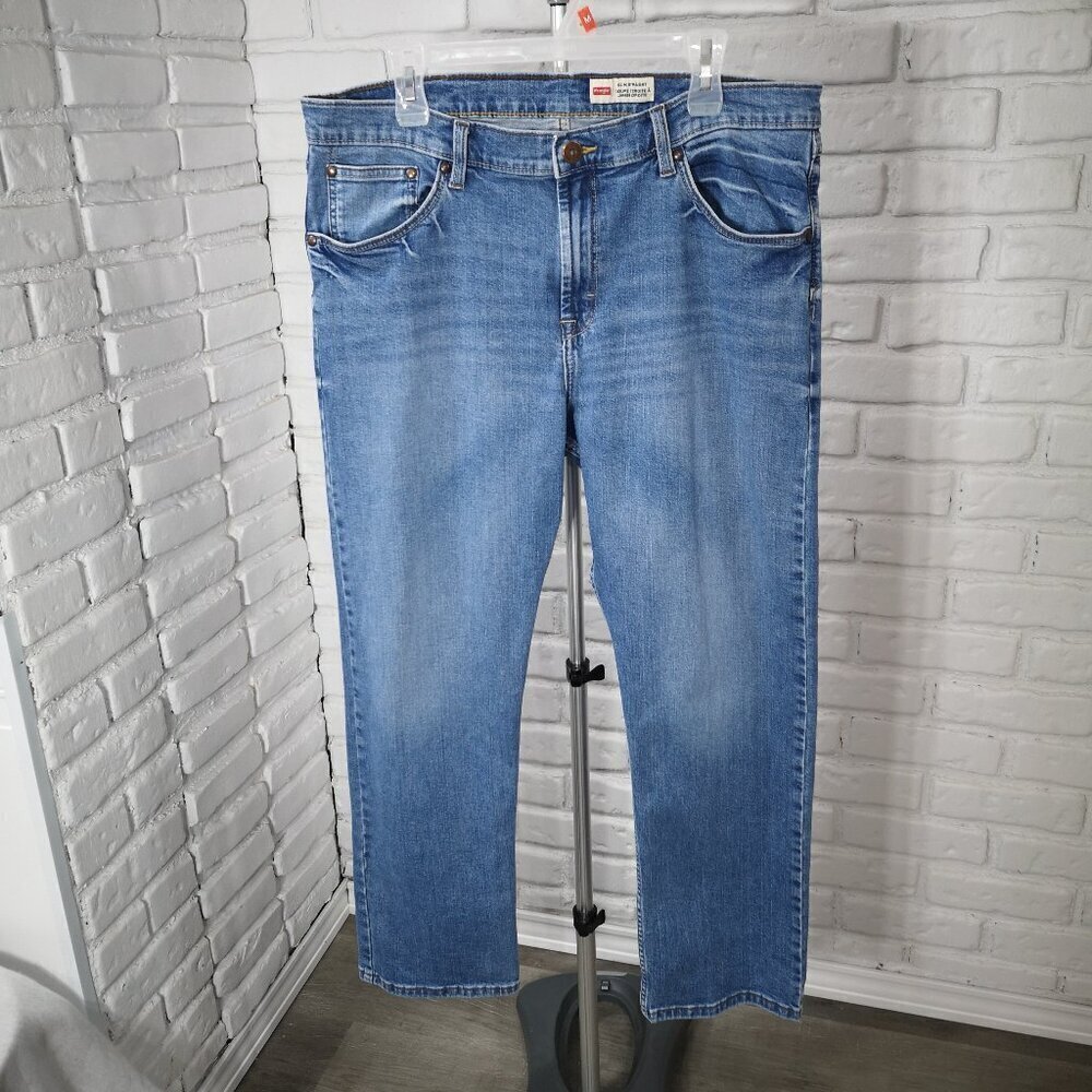 Wrangler Men's Size 36/30 Lighter Wash Slim Straight Blue Jeans